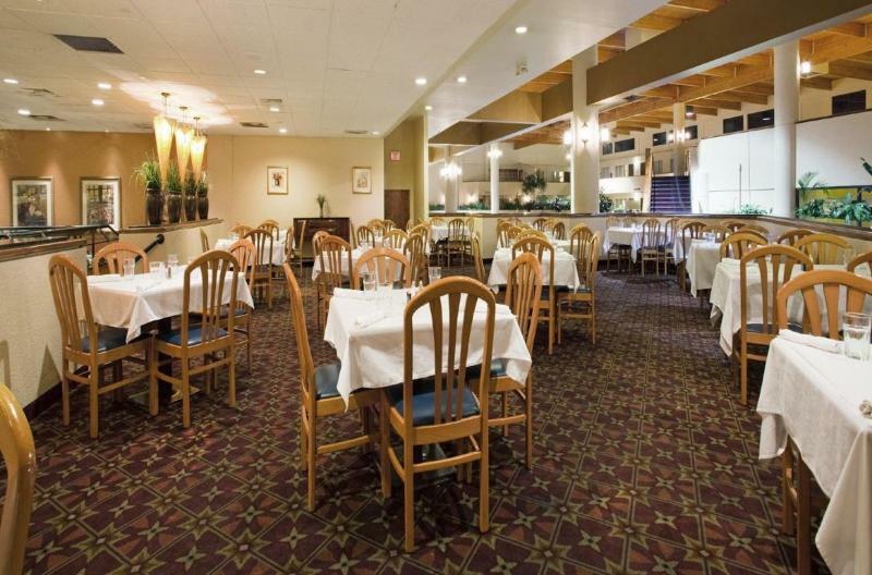 Ramada Inn Lafayette Conference Center Restoran gambar